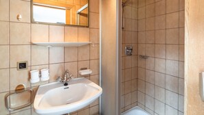 Apartment | Badezimmer | Dusche
