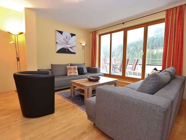 Chalet | Living area - Chalet in Saalbach Near Ski Lift (Saalbach-Hinterglemm)