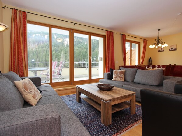 Chalet | Living area - Chalet in Saalbach Near Ski Lift (Saalbach-Hinterglemm)