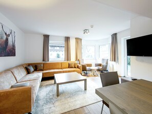 Apartment | Living room - Luxurious Apartment in Finkenberg Near Ski Area (Finkenberg)
