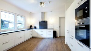 Appartement | Cuisine privée | Machine à expresso, micro-ondes, four, lave-vaisselle