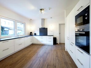 Apartment | Private kitchen - Luxurious Apartment in Finkenberg Near Ski Area (Finkenberg)