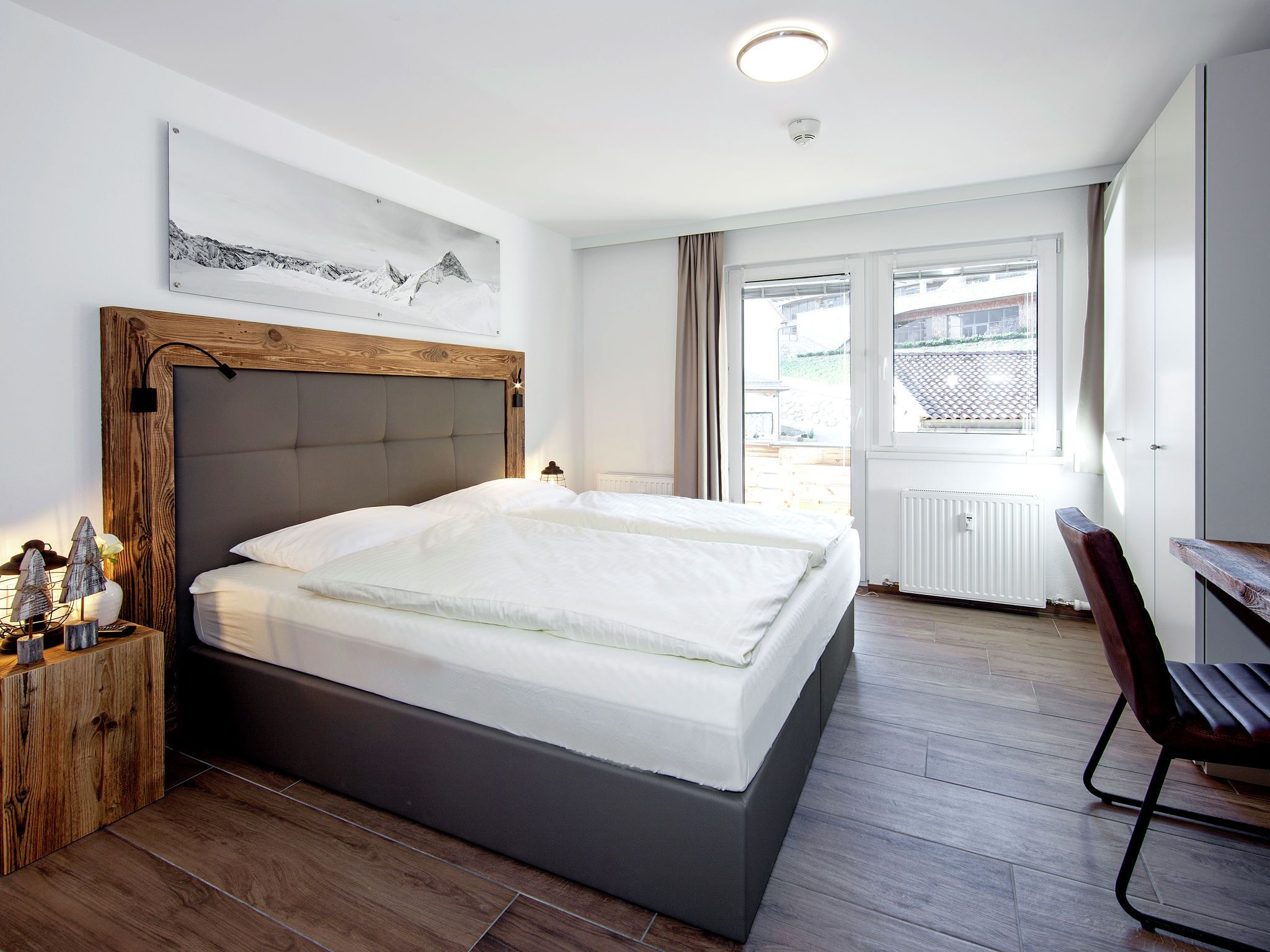 2 Schlafzimmer, Babybetten