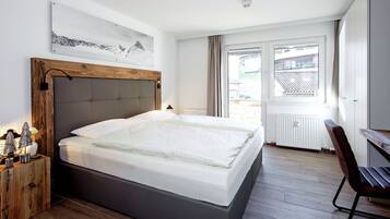 2 Schlafzimmer, Babybetten
