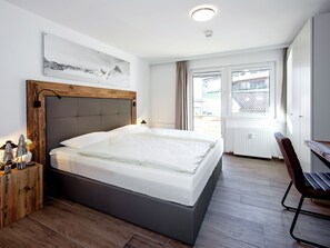 2 Schlafzimmer, Babybetten