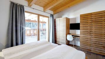 3 bedrooms, individually furnished, bed sheets