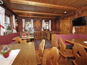 Chalet | Living room | Fireplace