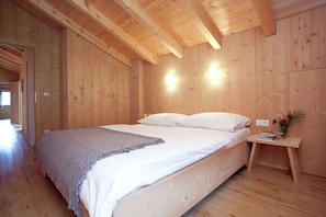 Apartment | 8 bedrooms, individually furnished, bed sheets