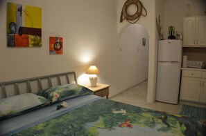 1 chambre, coffres-forts dans les chambres, fer et planche à repasser