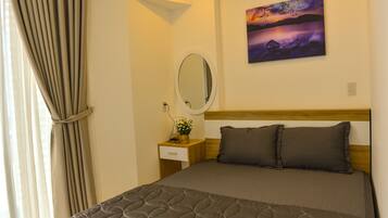 Deluxe Studio | Minibar, desk, laptop workspace, blackout curtains