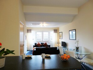 Ferienhaus | Wohnbereich | 32-Zoll-Flachbildfernseher mit Digitalempfang, Fernseher