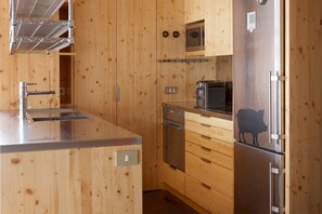 ثلاجة، ميكروويف، فرن، غسالة أطباق