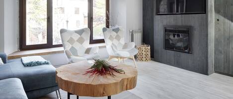 Télévision, cheminée