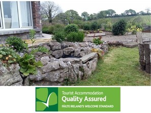 Property grounds - Ardboula House - Georgian Farmhouse from the 18th century (Tulla)