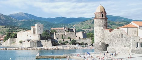 Sun loungers, beach towels