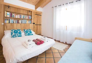 2 dormitorios, tabla de planchar con plancha, wifi y ropa de cama