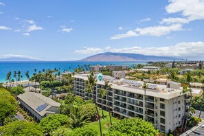 Exterior - Kihei Akahi C-411 - Modern Top to Bottom Remodel, Split-AC, across from Kam II (Kihei)