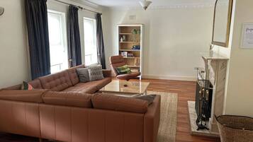 Cottage | Living area