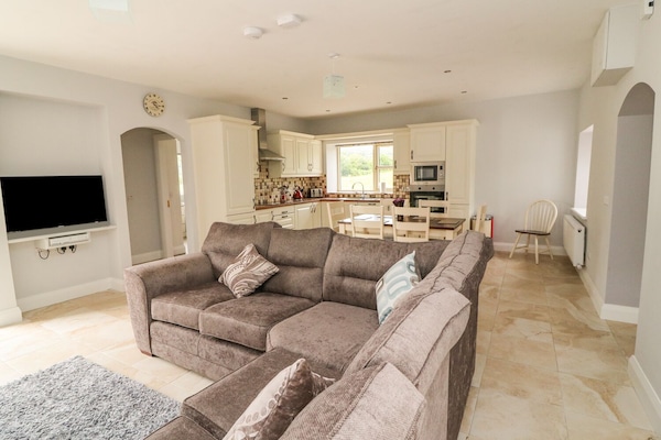 Cottage | Living area