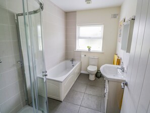 Cottage | Bathroom