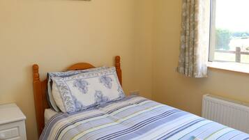 Cottage | 3 bedrooms, individually decorated, individually furnished, free WiFi