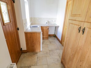 Casa rural | Cuina privada | Rentaplats i utensilis de cuina, vaixella i coberteria