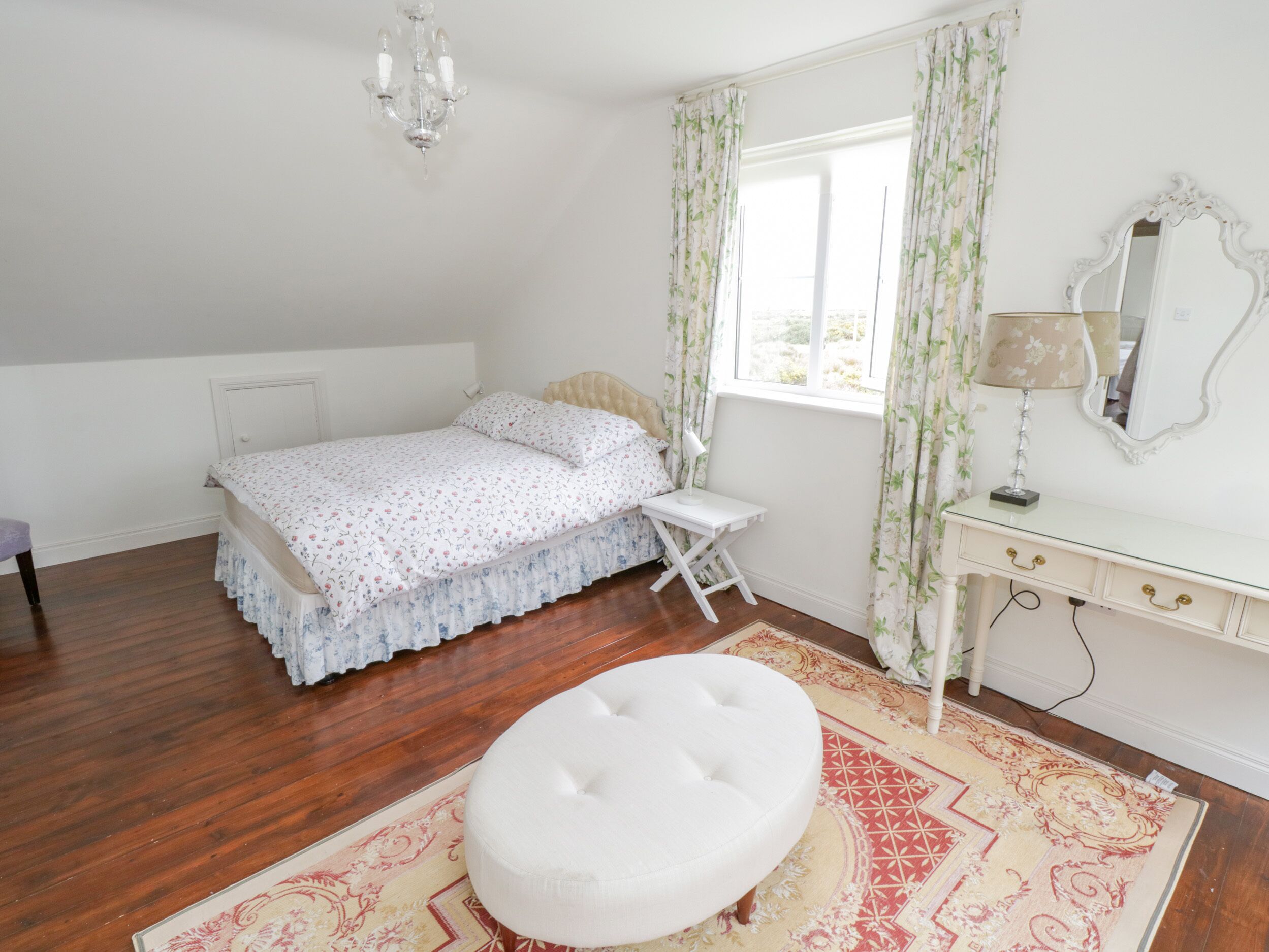 Cottage | 4 bedrooms, individually decorated, individually furnished, free WiFi