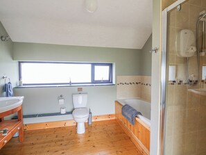 Cottage | Bathroom | Shower