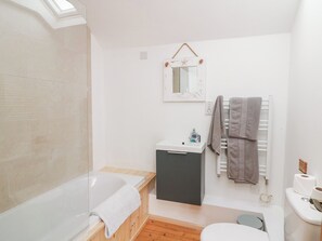 Cottage | Badkamer | Een douche