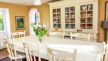 Cottage | Dining