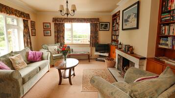 Cottage | Living area