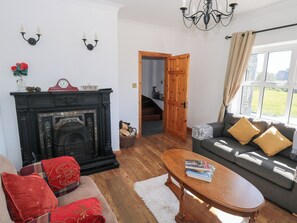 Cottage | Living area | DVD player - Realt na Maidne (Claddaghduff)