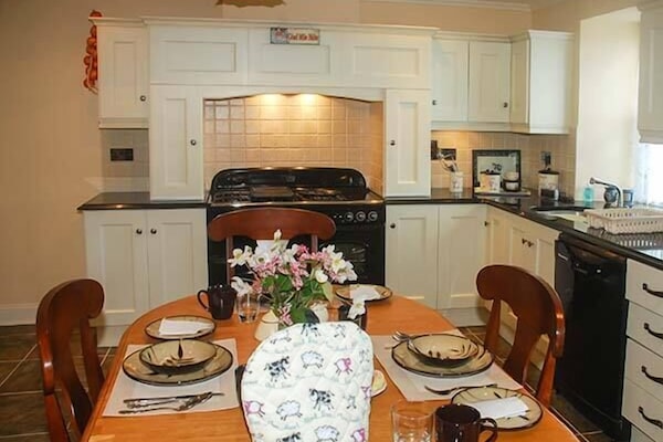 Cottage | Interior