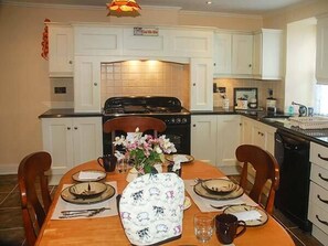 Cottage | Interior - Nellie's Farmhouse (Bantry)