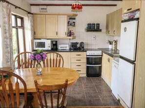 Cottage | Private kitchen | Fridge, oven, stovetop, dishwasher