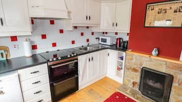 Cottage | Bếp riêng | Máy rửa bát, dụng cụ nấu nướng/bát dĩa/dao nĩa