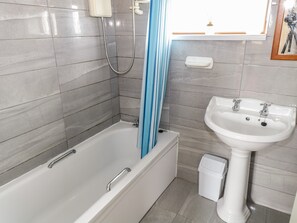 Cottage | Bathroom | Shower - Errisbeg (Ballyconneely)