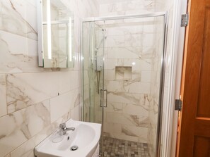 Cottage | Bathroom | Shower - Laharn Cottage (Killorglin)