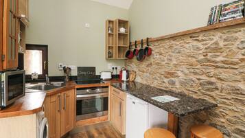 Cottage | Private kitchen | Fridge, microwave, stovetop, high chair