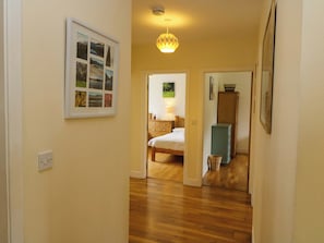 3 habitaciones, decoración personalizada y muebles diferentes