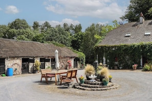 Cottage | Outdoor dining - Ryan's Loft (Ardfinnan)