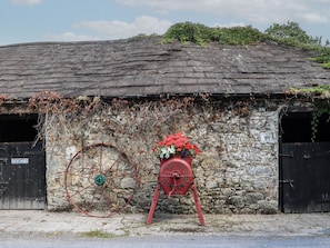 Cottage | Property grounds - Ryan's Loft (Ardfinnan)