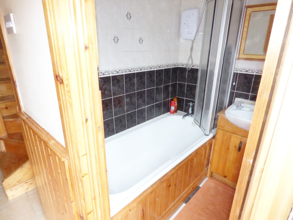 Cottage | Bathroom | Shower