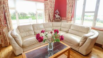 Cottage | Living room