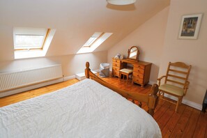 3 bedrooms, individually decorated, individually furnished, free WiFi - Aisling (Foxford)