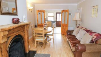 Cottage | Living area