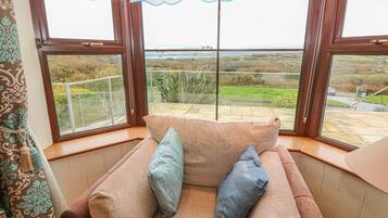 Cottage | Living area