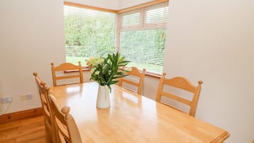 Cottage | Dining