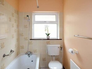 Cottage | Badkamer | Een douche