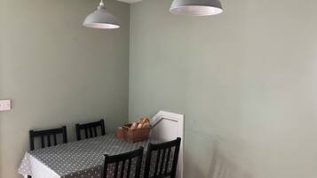 Cottage | Dining